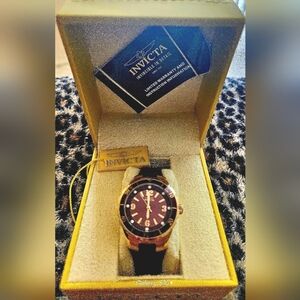 Absolutely gorgeous women's watch. Never worn, still NWT. - 17485 - Angel Zager